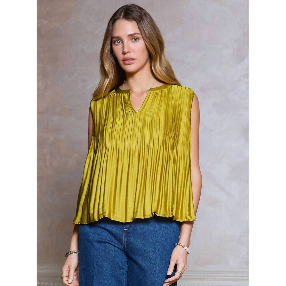 NEW CURRENT AIR pleated sleeveless cropped top in amber haze